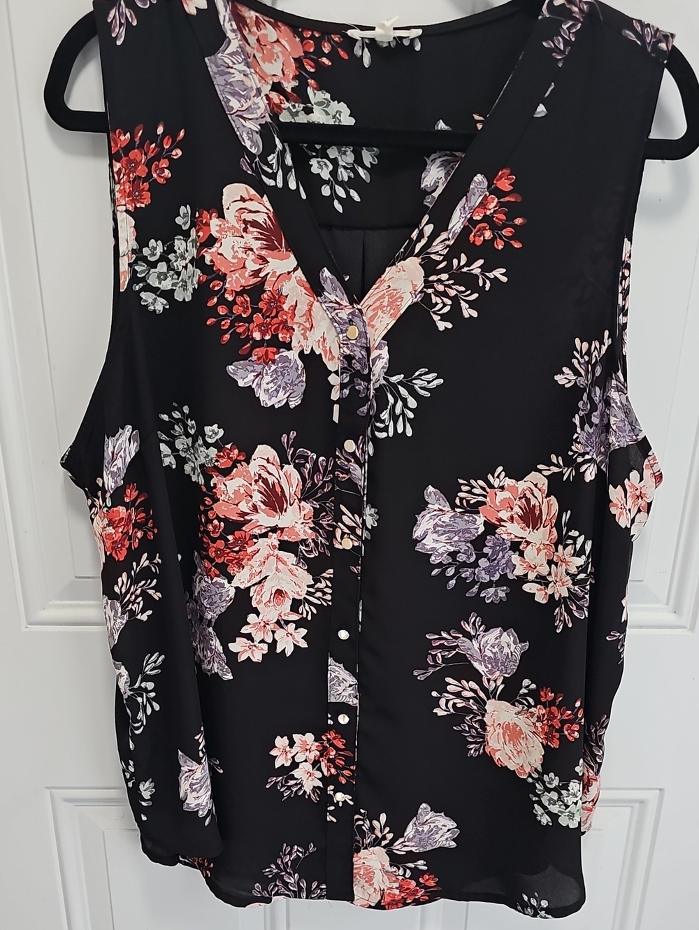 Maurices Black Floral Sleeveless Button-Front Camisole
